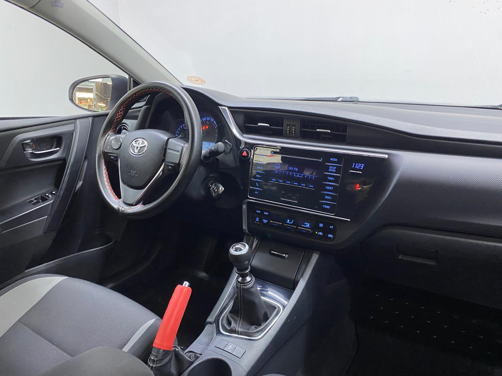 TOYOTA AURIS 15
